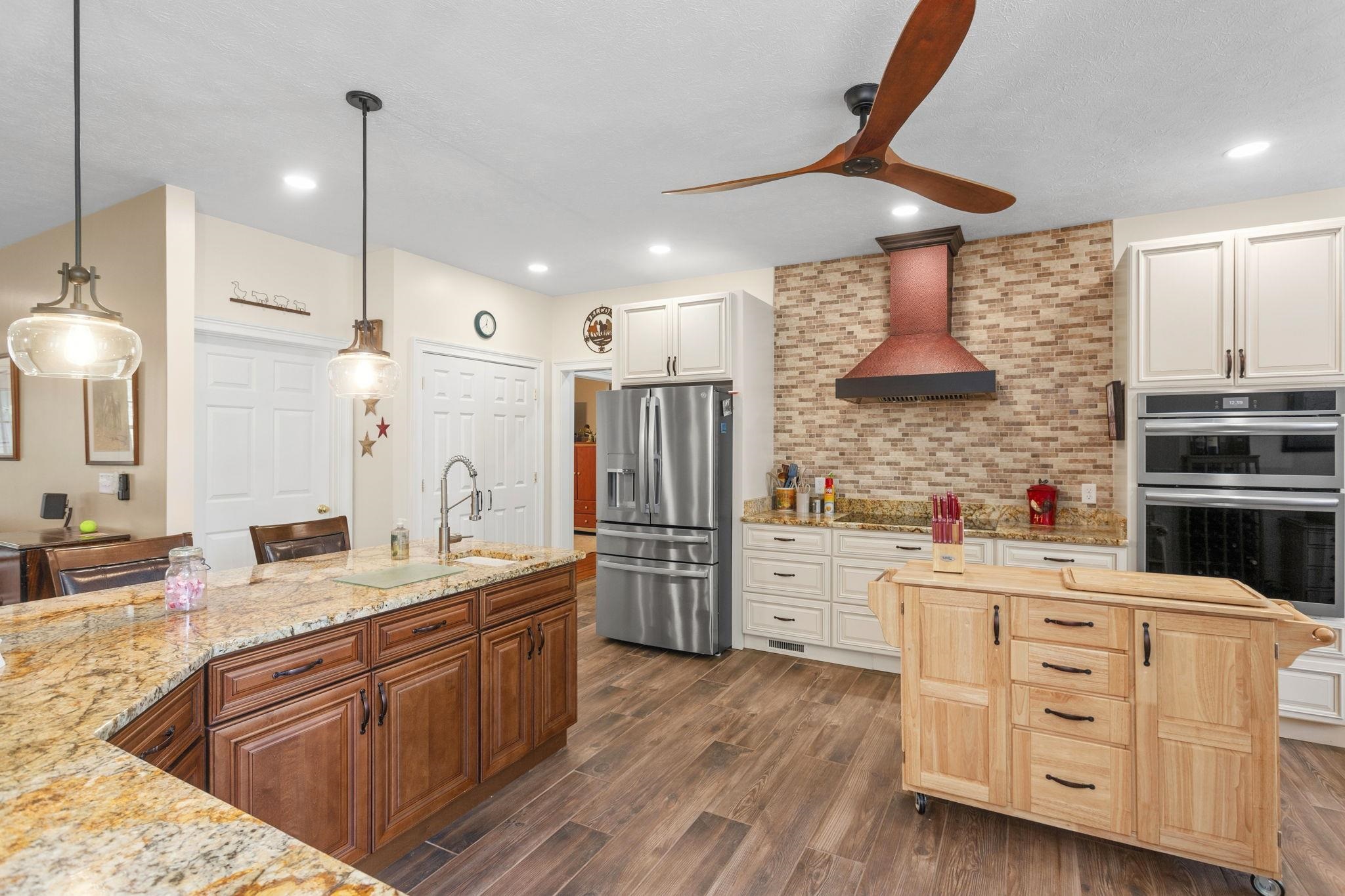 allows for additonal storage and work center.