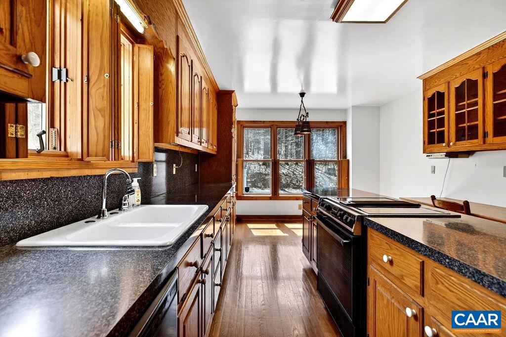 472 HORSESHOE MOUNTAIN RD, ROSELAND, Virginia 22967, 4 Bedrooms Bedrooms, ,4 BathroomsBathrooms,Residential,472 HORSESHOE MOUNTAIN RD,675913 MLS # 675913