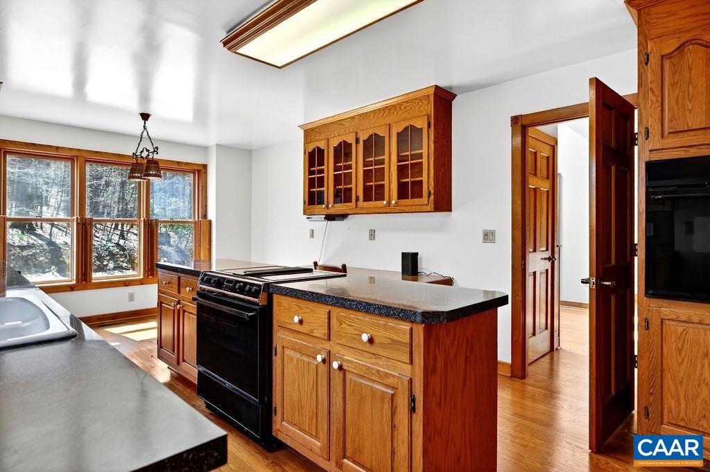 472 HORSESHOE MOUNTAIN RD, ROSELAND, Virginia 22967, 4 Bedrooms Bedrooms, ,4 BathroomsBathrooms,Residential,472 HORSESHOE MOUNTAIN RD,675913 MLS # 675913