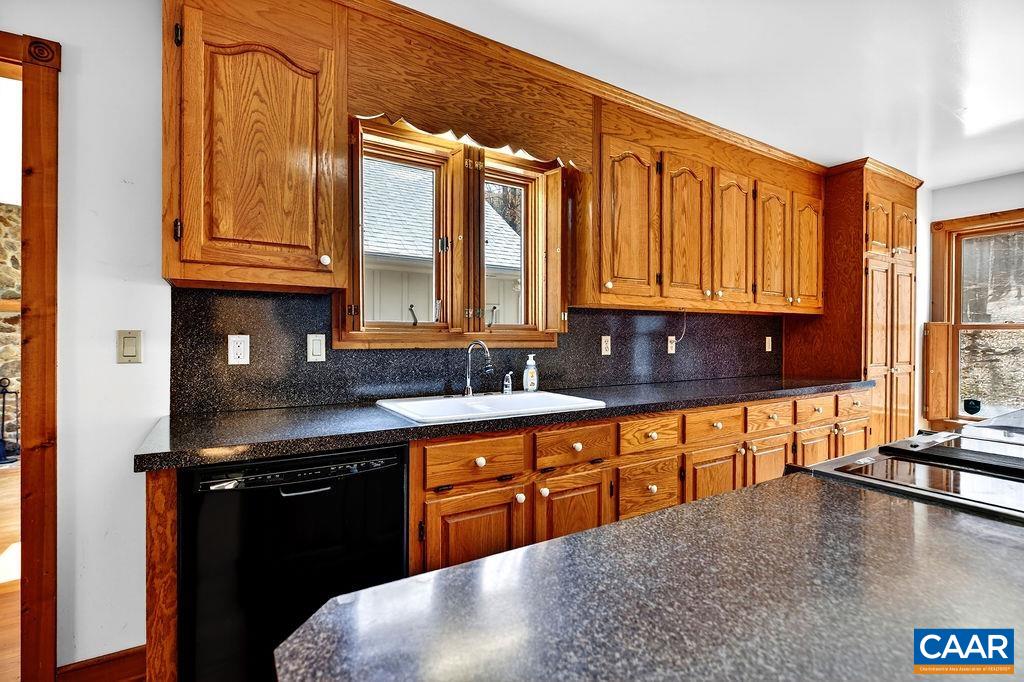 472 HORSESHOE MOUNTAIN RD, ROSELAND, Virginia 22967, 4 Bedrooms Bedrooms, ,4 BathroomsBathrooms,Residential,472 HORSESHOE MOUNTAIN RD,675913 MLS # 675913