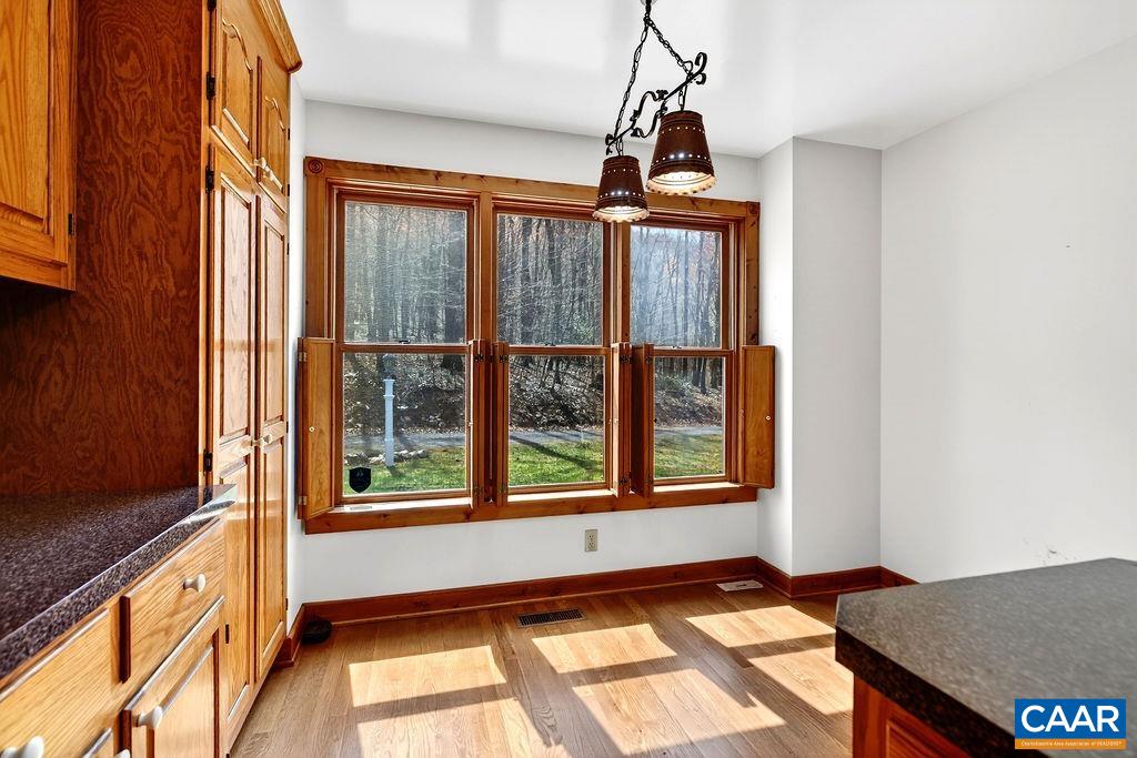 472 HORSESHOE MOUNTAIN RD, ROSELAND, Virginia 22967, 4 Bedrooms Bedrooms, ,4 BathroomsBathrooms,Residential,472 HORSESHOE MOUNTAIN RD,675913 MLS # 675913