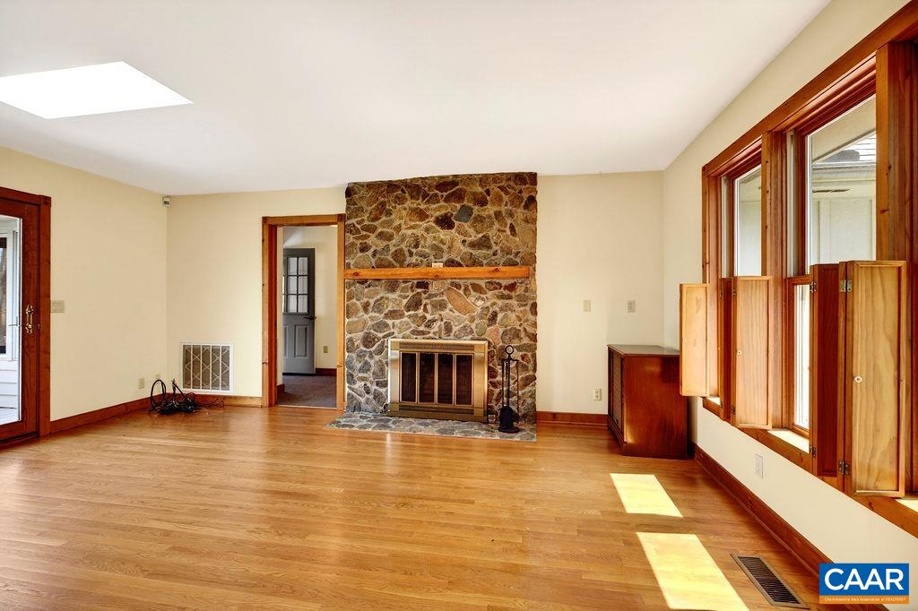 472 HORSESHOE MOUNTAIN RD, ROSELAND, Virginia 22967, 4 Bedrooms Bedrooms, ,4 BathroomsBathrooms,Residential,472 HORSESHOE MOUNTAIN RD,675913 MLS # 675913