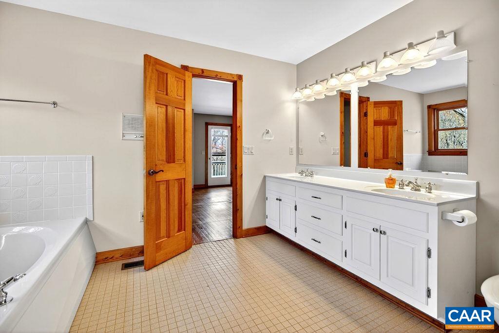 472 HORSESHOE MOUNTAIN RD, ROSELAND, Virginia 22967, 4 Bedrooms Bedrooms, ,4 BathroomsBathrooms,Residential,472 HORSESHOE MOUNTAIN RD,675913 MLS # 675913