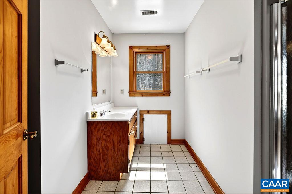 472 HORSESHOE MOUNTAIN RD, ROSELAND, Virginia 22967, 4 Bedrooms Bedrooms, ,4 BathroomsBathrooms,Residential,472 HORSESHOE MOUNTAIN RD,675913 MLS # 675913