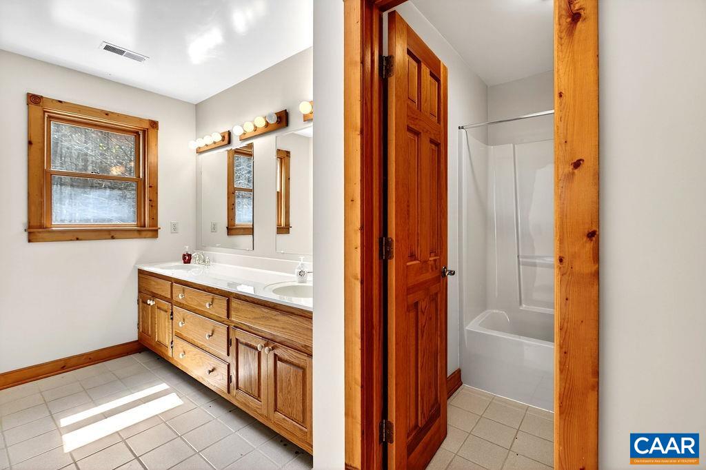 472 HORSESHOE MOUNTAIN RD, ROSELAND, Virginia 22967, 4 Bedrooms Bedrooms, ,4 BathroomsBathrooms,Residential,472 HORSESHOE MOUNTAIN RD,675913 MLS # 675913