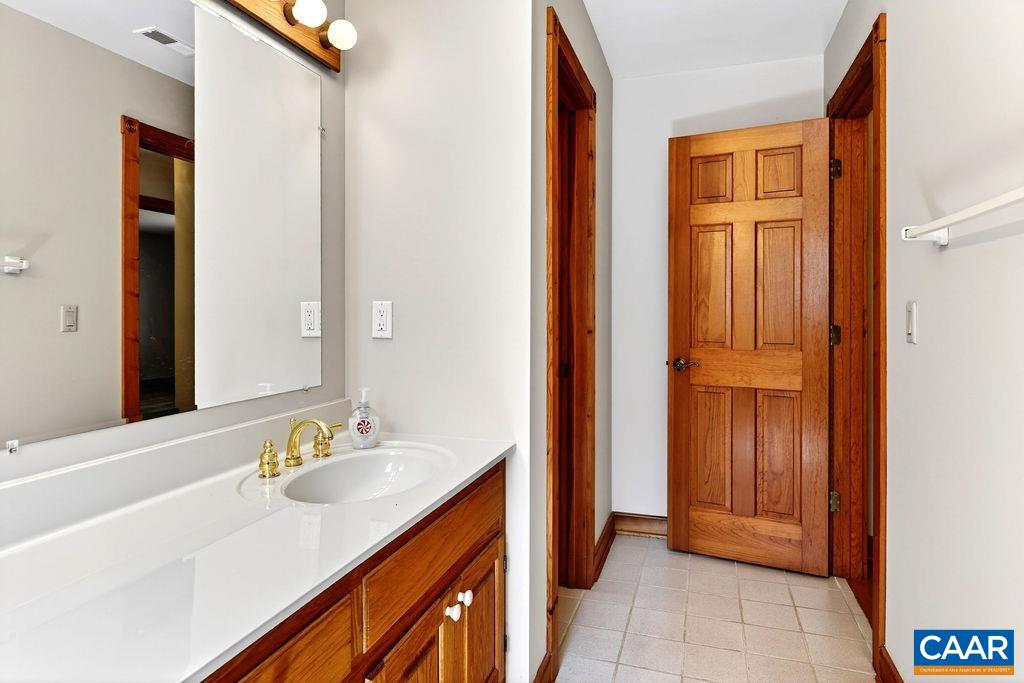 472 HORSESHOE MOUNTAIN RD, ROSELAND, Virginia 22967, 4 Bedrooms Bedrooms, ,4 BathroomsBathrooms,Residential,472 HORSESHOE MOUNTAIN RD,675913 MLS # 675913