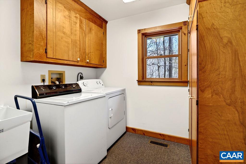 472 HORSESHOE MOUNTAIN RD, ROSELAND, Virginia 22967, 4 Bedrooms Bedrooms, ,4 BathroomsBathrooms,Residential,472 HORSESHOE MOUNTAIN RD,675913 MLS # 675913