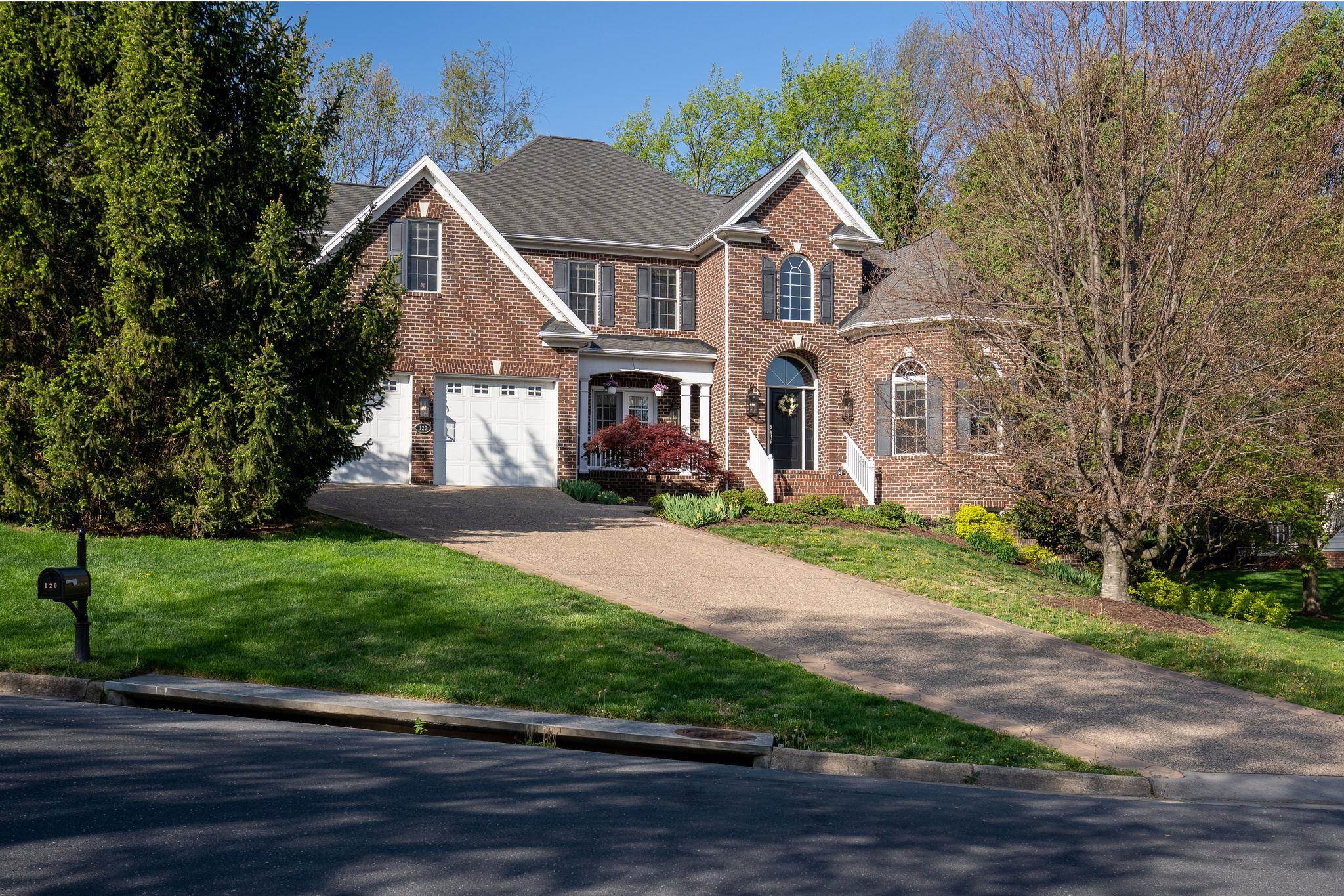 127 FAIRWAY DR, HARRISONBURG, Virginia 22802, 6 Bedrooms Bedrooms, ,4 BathroomsBathrooms,Residential,127 FAIRWAY DR,675918 MLS # 675918