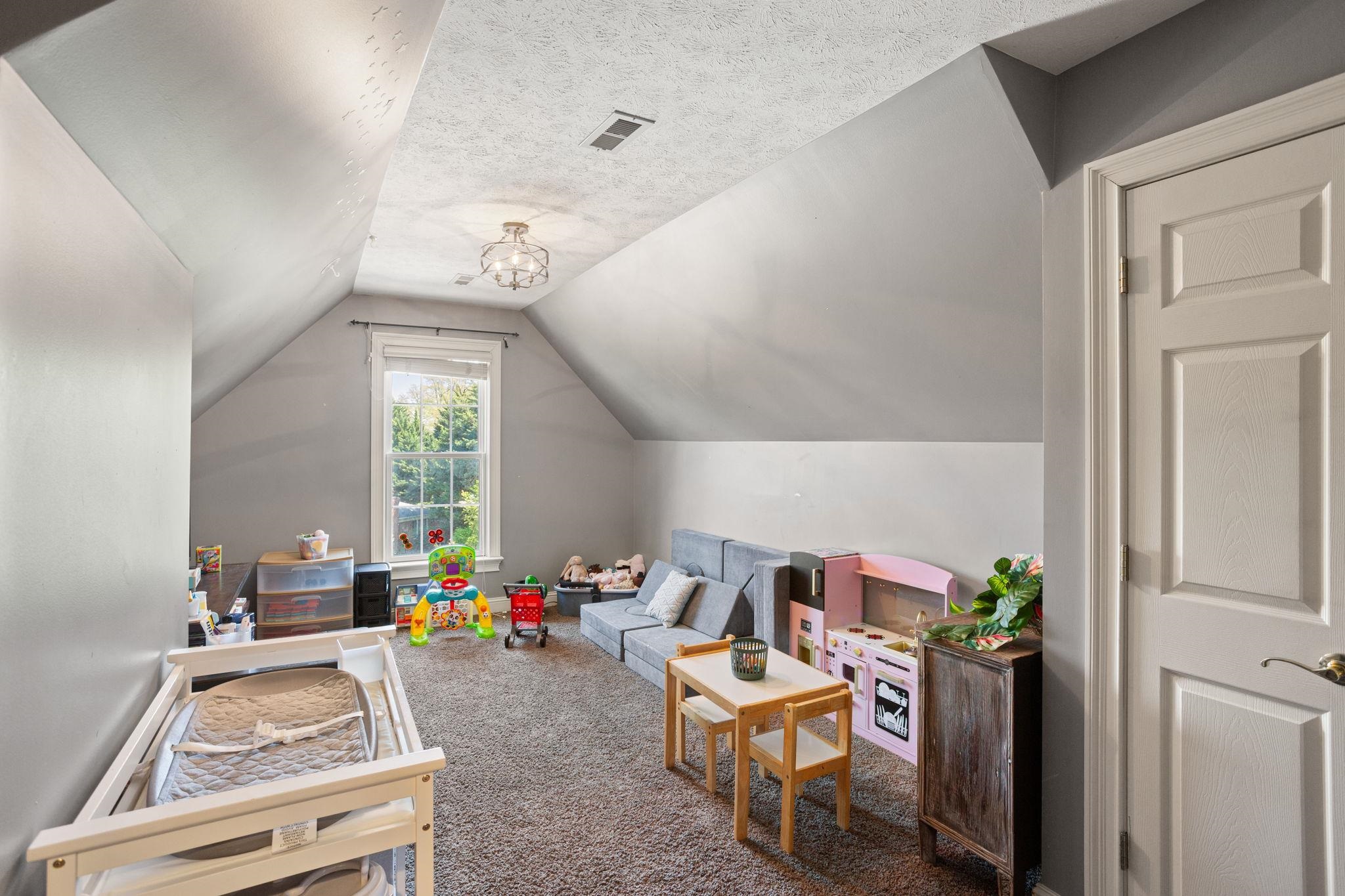 127 FAIRWAY DR, HARRISONBURG, Virginia 22802, 6 Bedrooms Bedrooms, ,4 BathroomsBathrooms,Residential,127 FAIRWAY DR,675918 MLS # 675918