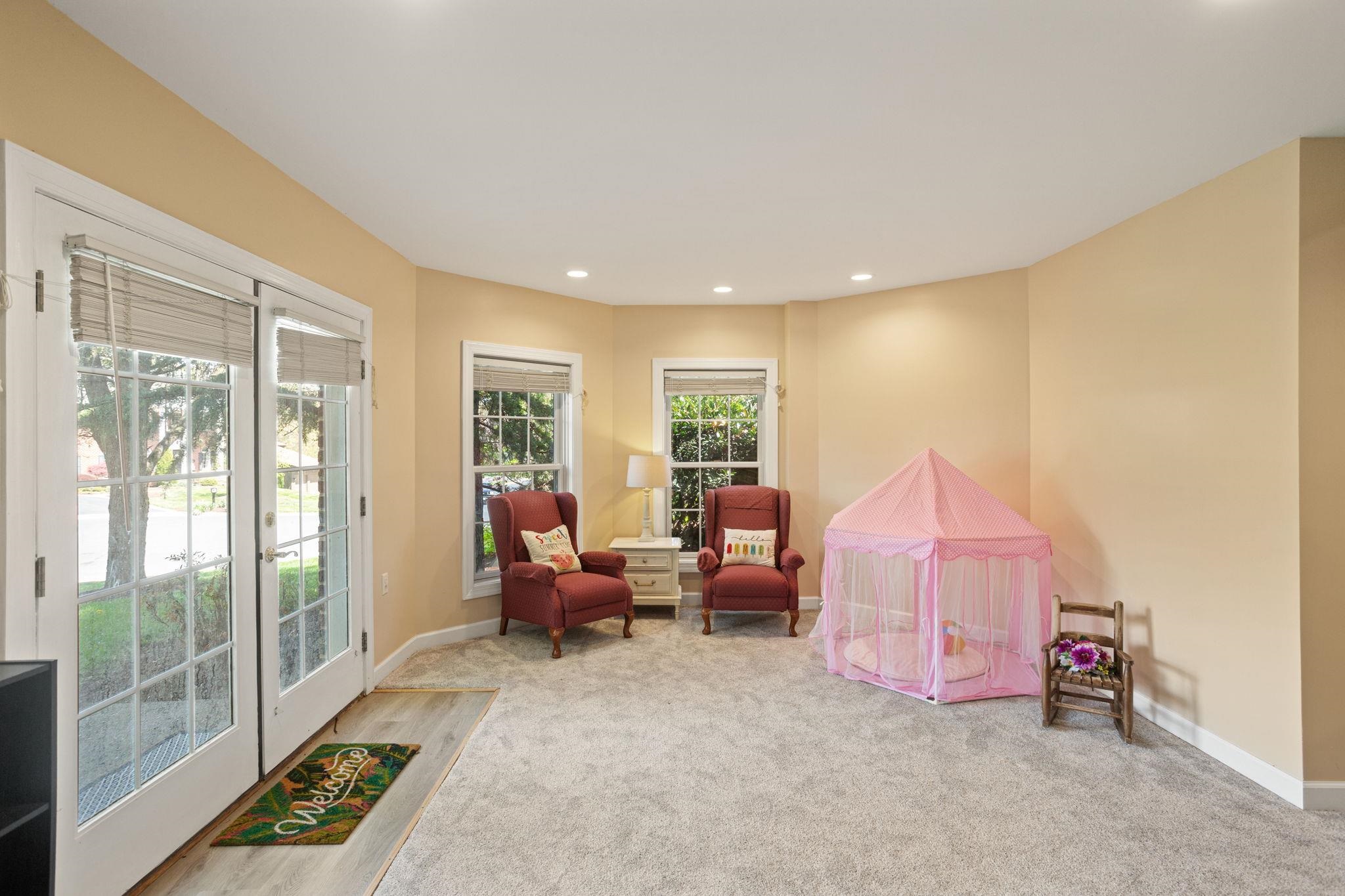 127 FAIRWAY DR, HARRISONBURG, Virginia 22802, 6 Bedrooms Bedrooms, ,4 BathroomsBathrooms,Residential,127 FAIRWAY DR,675918 MLS # 675918