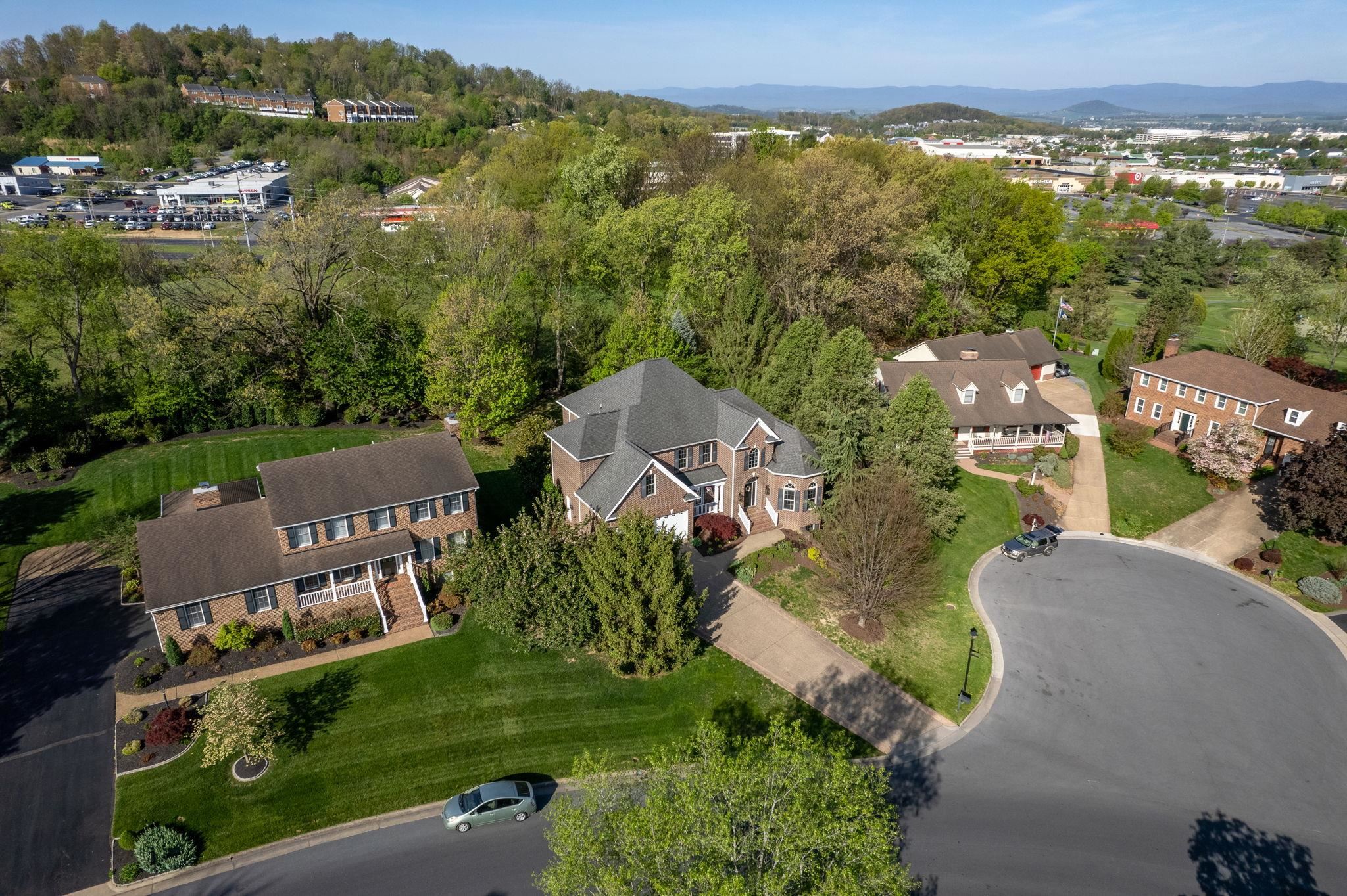 127 FAIRWAY DR, HARRISONBURG, Virginia 22802, 6 Bedrooms Bedrooms, ,4 BathroomsBathrooms,Residential,127 FAIRWAY DR,675918 MLS # 675918