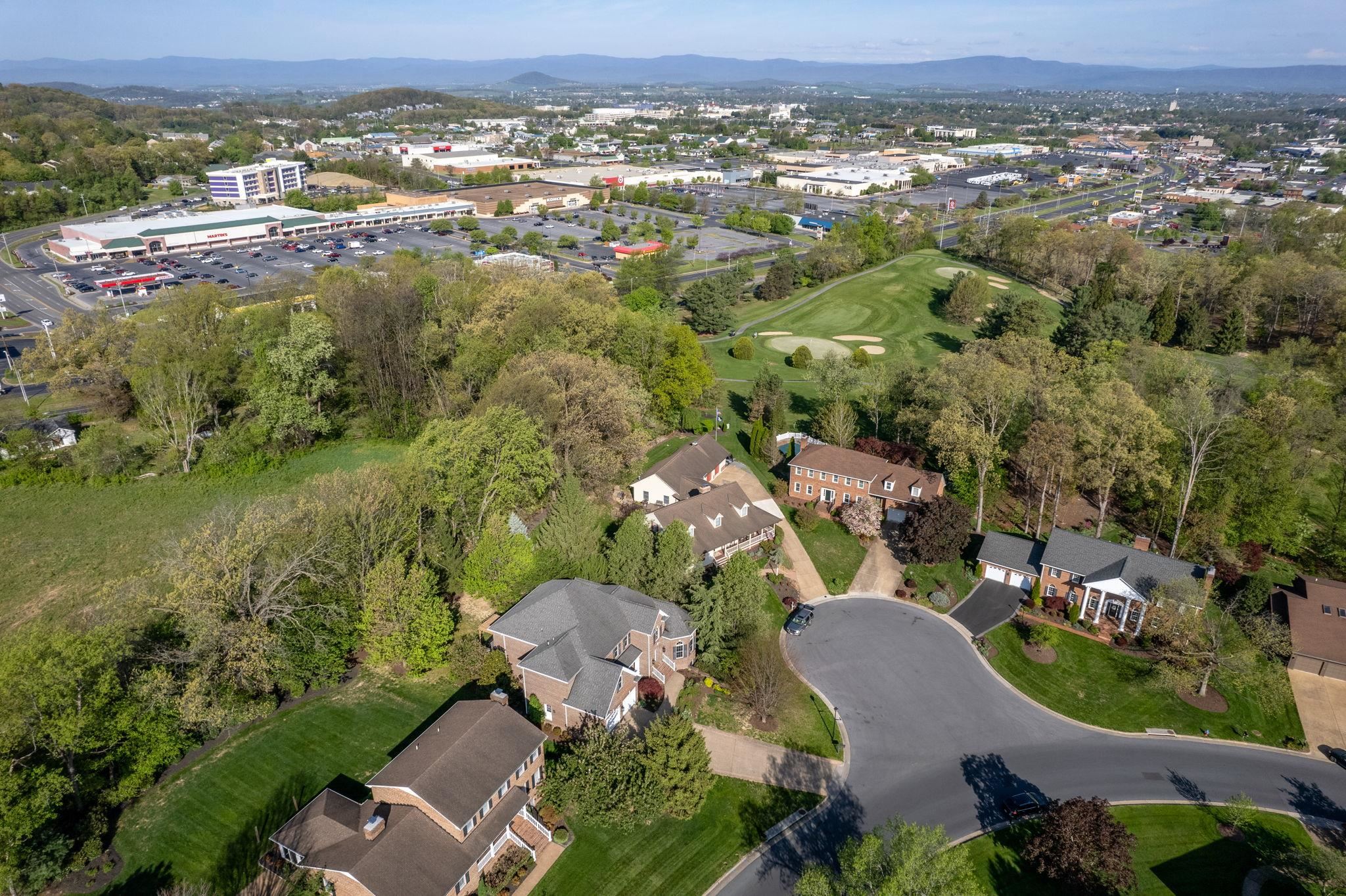 127 FAIRWAY DR, HARRISONBURG, Virginia 22802, 6 Bedrooms Bedrooms, ,4 BathroomsBathrooms,Residential,127 FAIRWAY DR,675918 MLS # 675918