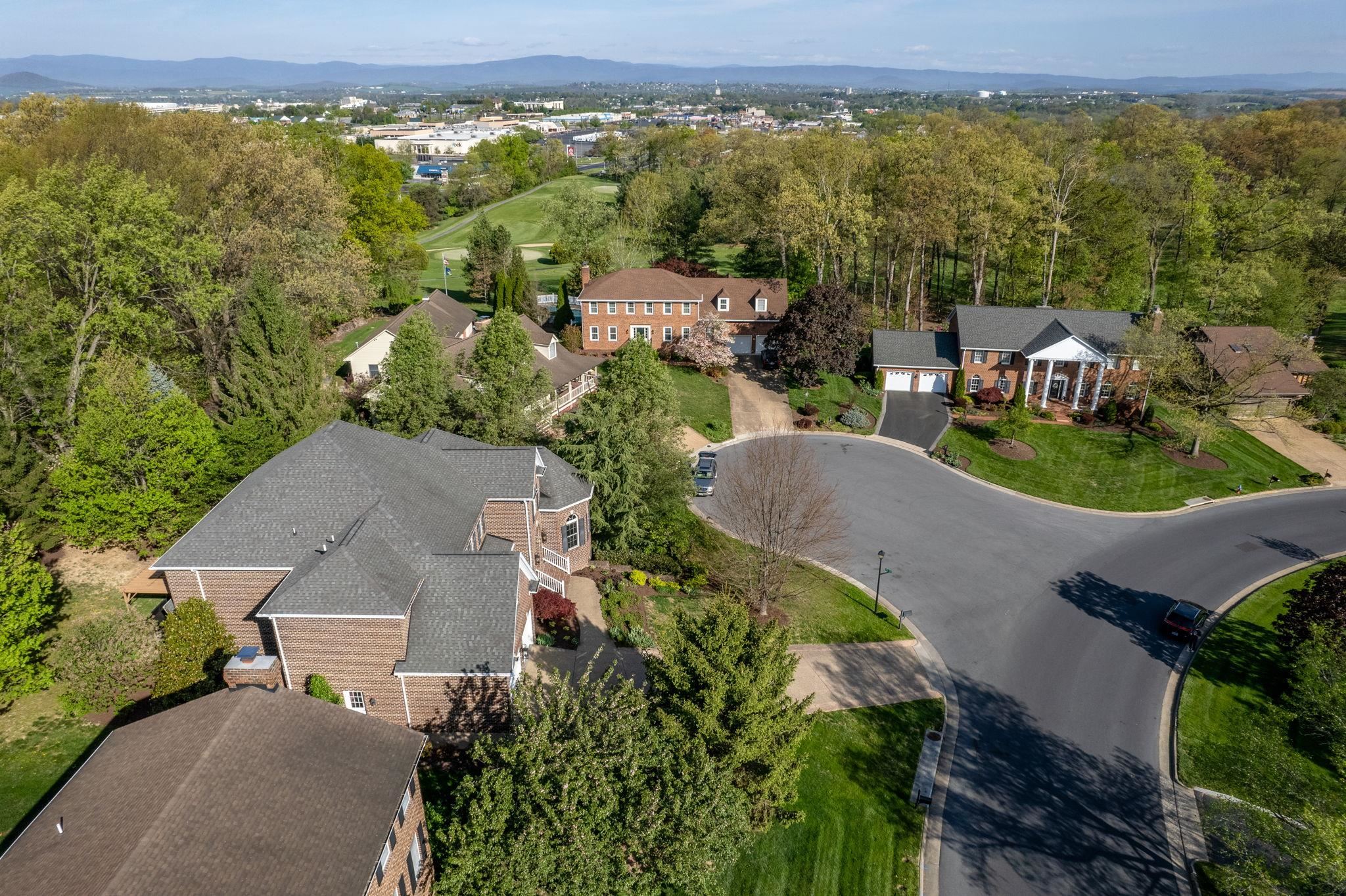 127 FAIRWAY DR, HARRISONBURG, Virginia 22802, 6 Bedrooms Bedrooms, ,4 BathroomsBathrooms,Residential,127 FAIRWAY DR,675918 MLS # 675918