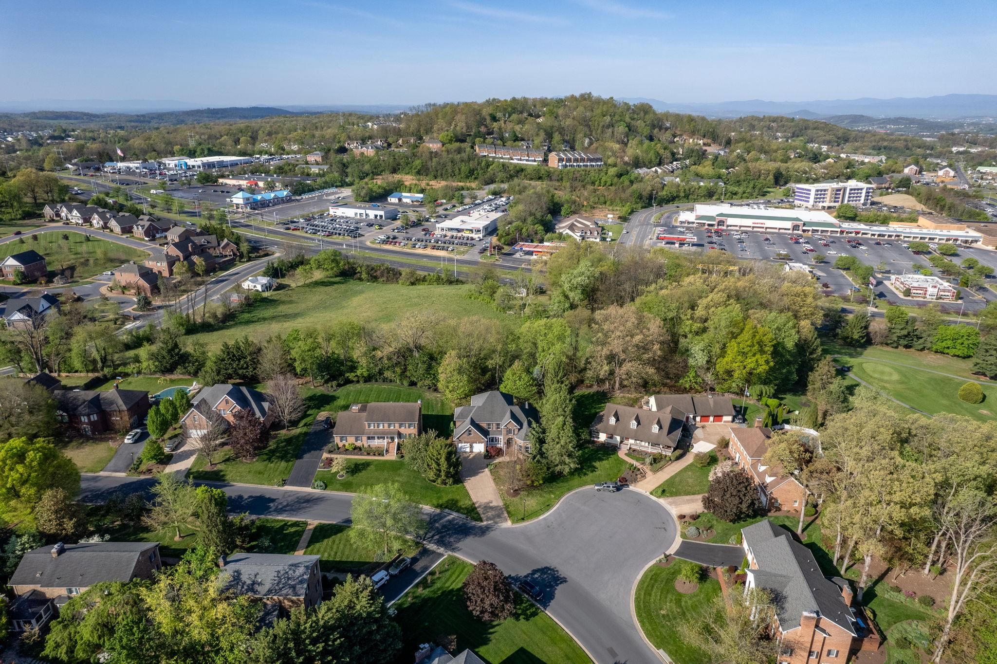 127 FAIRWAY DR, HARRISONBURG, Virginia 22802, 6 Bedrooms Bedrooms, ,4 BathroomsBathrooms,Residential,127 FAIRWAY DR,675918 MLS # 675918