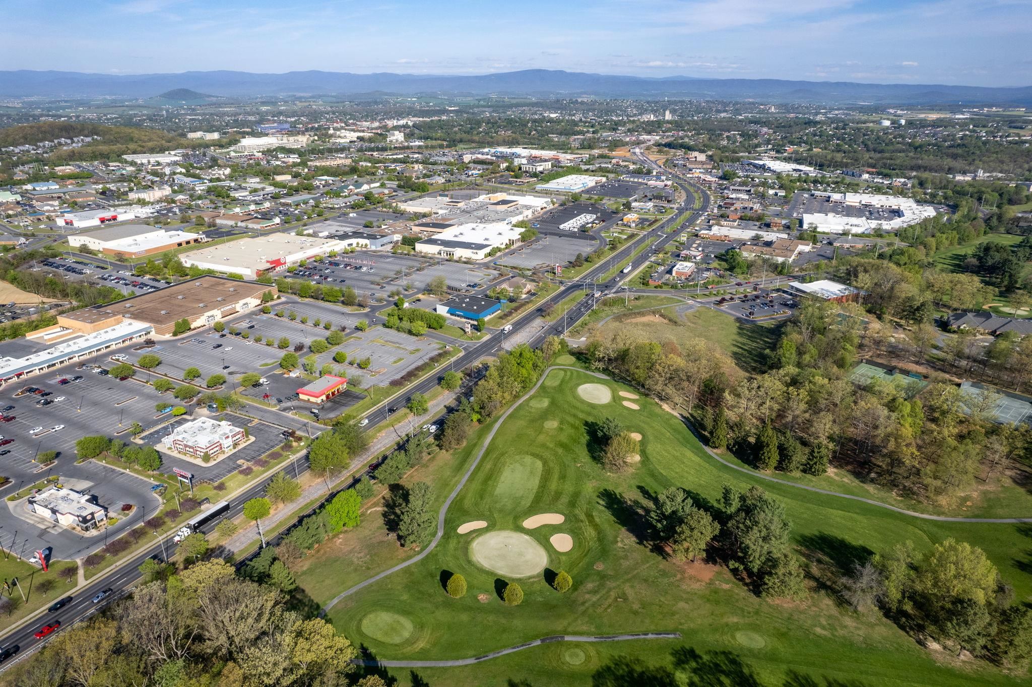 127 FAIRWAY DR, HARRISONBURG, Virginia 22802, 6 Bedrooms Bedrooms, ,4 BathroomsBathrooms,Residential,127 FAIRWAY DR,675918 MLS # 675918