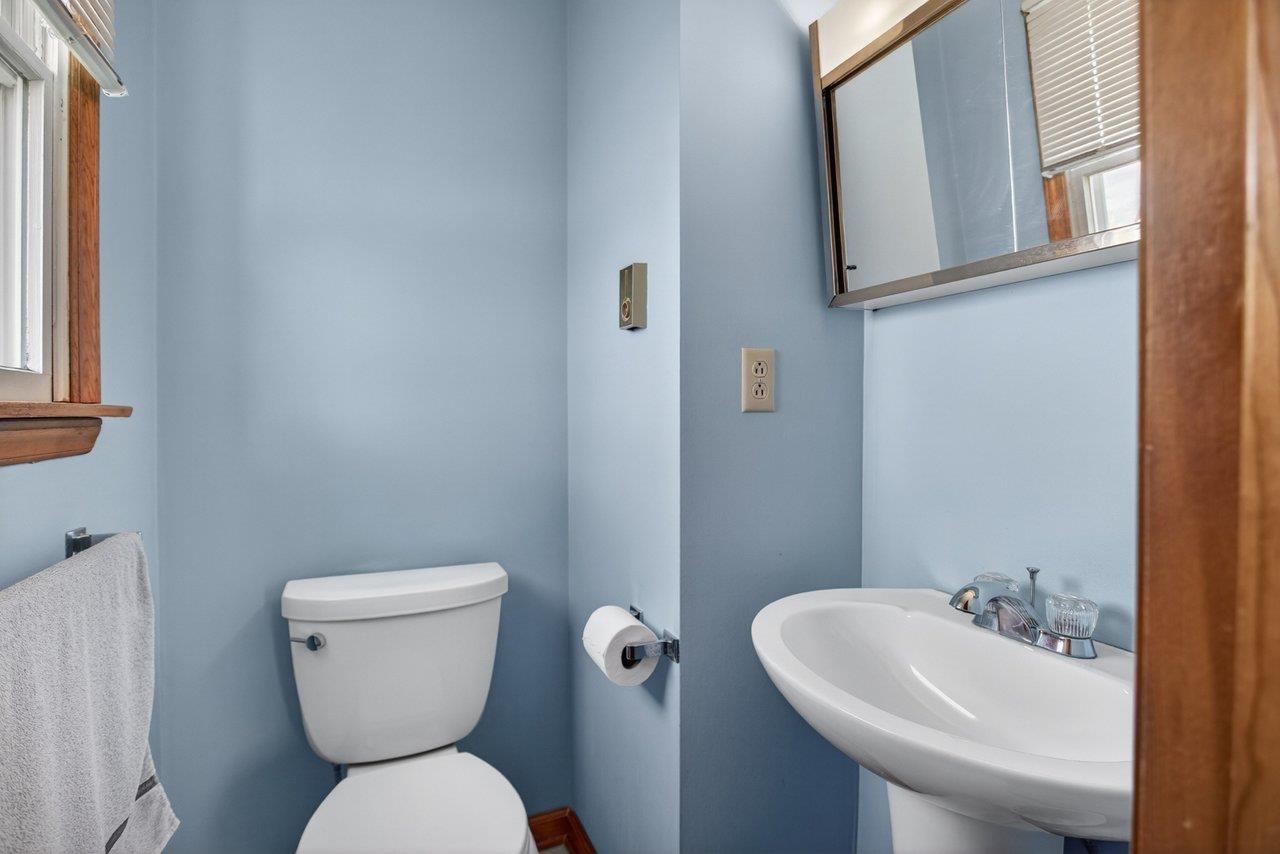 211 PEAR ST, HARRISONBURG, Virginia 22801, 3 Bedrooms Bedrooms, ,1 BathroomBathrooms,Residential,211 PEAR ST,675919 MLS # 675919