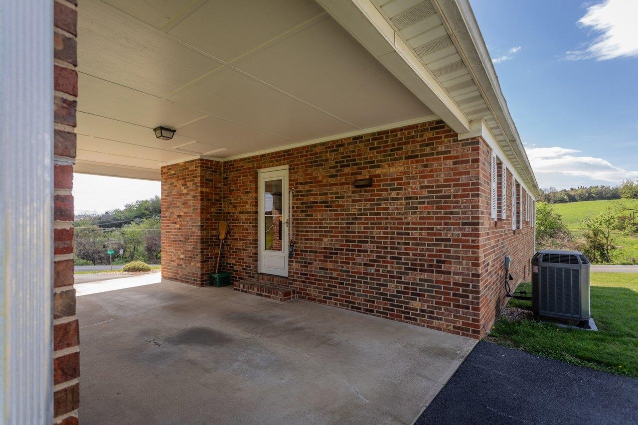 211 PEAR ST, HARRISONBURG, Virginia 22801, 3 Bedrooms Bedrooms, ,1 BathroomBathrooms,Residential,211 PEAR ST,675919 MLS # 675919