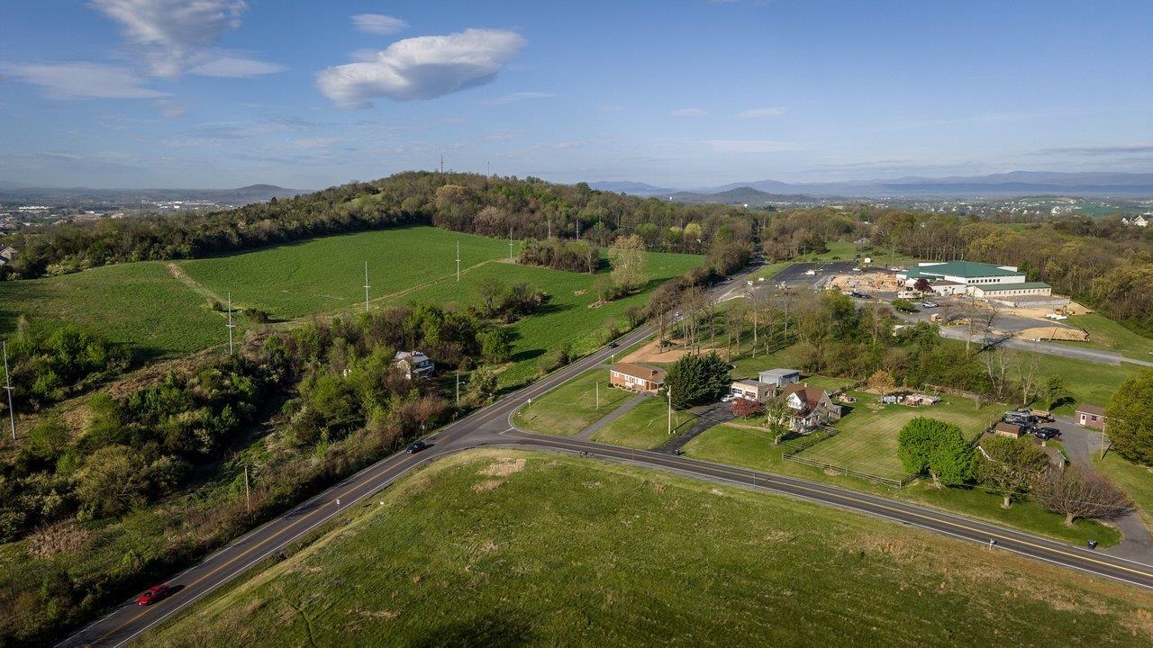 211 PEAR ST, HARRISONBURG, Virginia 22801, 3 Bedrooms Bedrooms, ,1 BathroomBathrooms,Residential,211 PEAR ST,675919 MLS # 675919