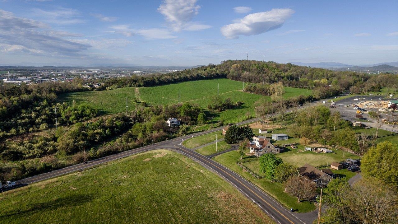 211 PEAR ST, HARRISONBURG, Virginia 22801, 3 Bedrooms Bedrooms, ,1 BathroomBathrooms,Residential,211 PEAR ST,675919 MLS # 675919