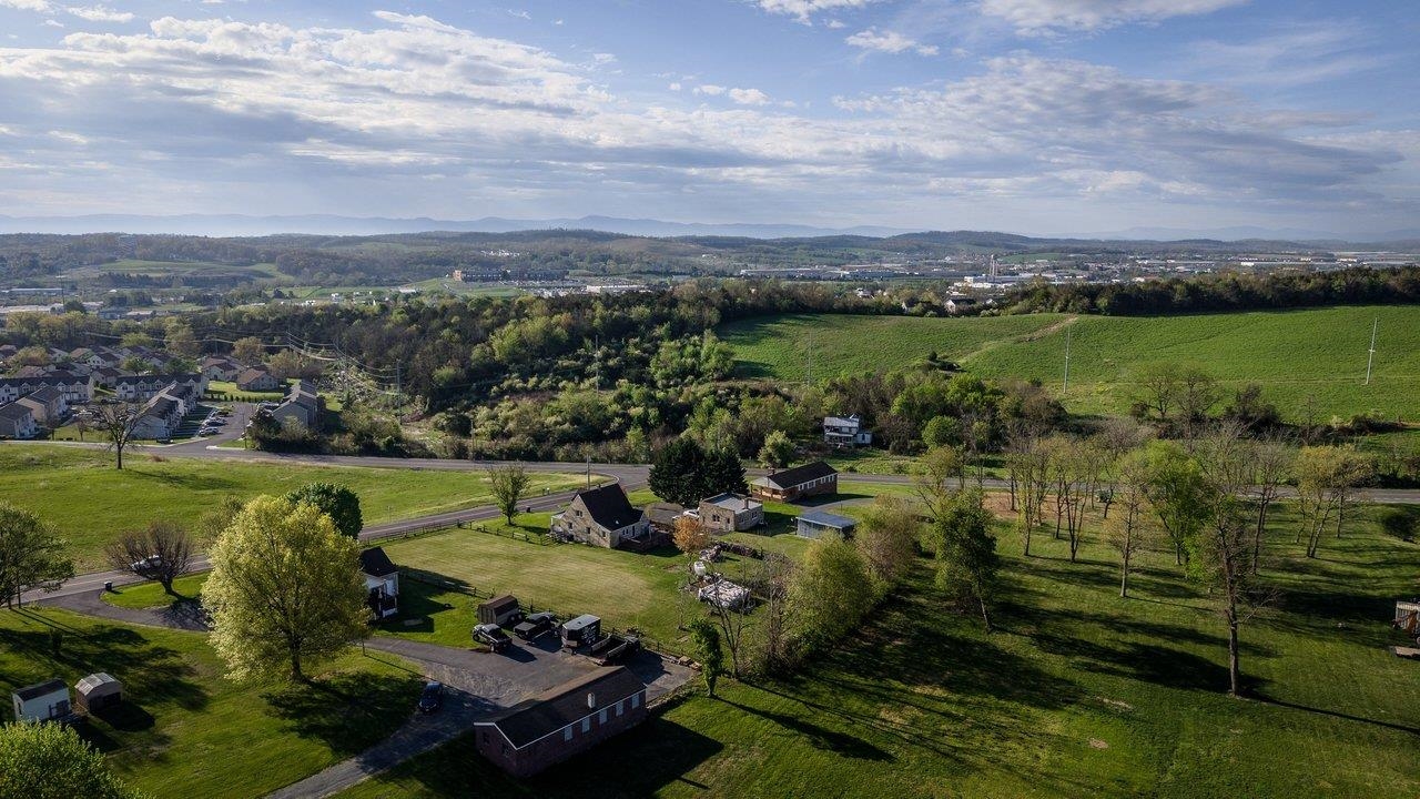 211 PEAR ST, HARRISONBURG, Virginia 22801, 3 Bedrooms Bedrooms, ,1 BathroomBathrooms,Residential,211 PEAR ST,675919 MLS # 675919