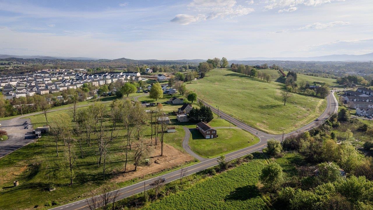 211 PEAR ST, HARRISONBURG, Virginia 22801, 3 Bedrooms Bedrooms, ,1 BathroomBathrooms,Residential,211 PEAR ST,675919 MLS # 675919