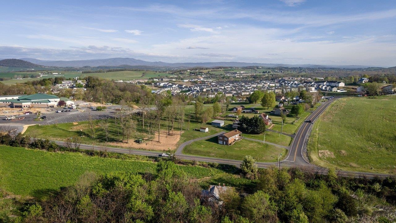 211 PEAR ST, HARRISONBURG, Virginia 22801, 3 Bedrooms Bedrooms, ,1 BathroomBathrooms,Residential,211 PEAR ST,675919 MLS # 675919