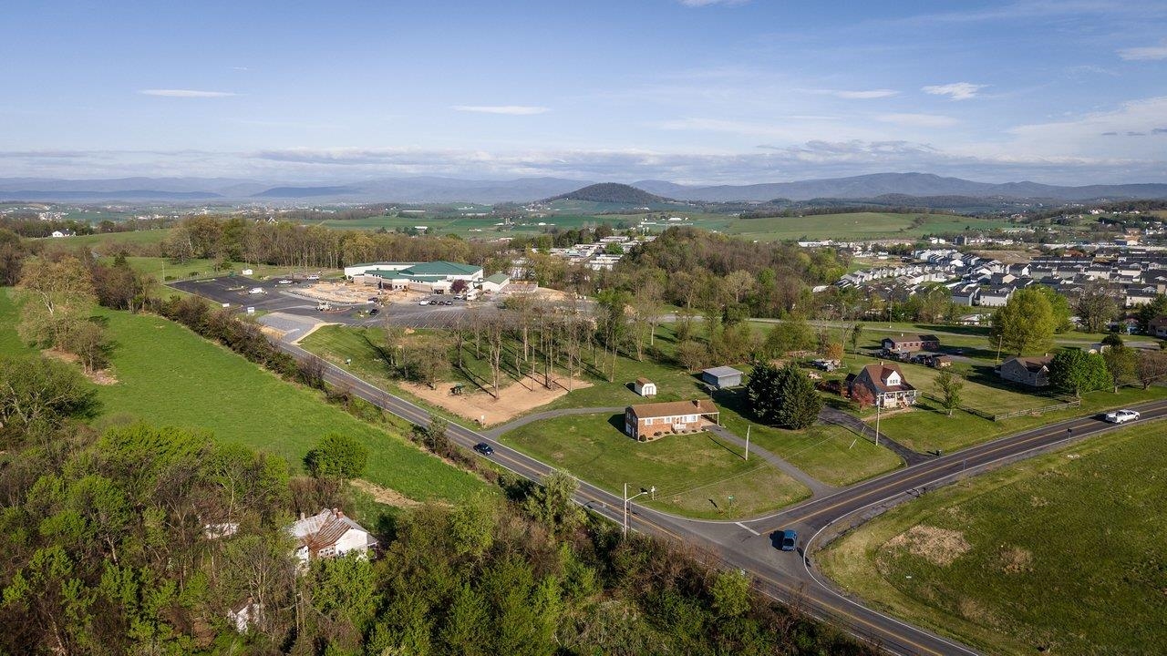 211 PEAR ST, HARRISONBURG, Virginia 22801, 3 Bedrooms Bedrooms, ,1 BathroomBathrooms,Residential,211 PEAR ST,675919 MLS # 675919