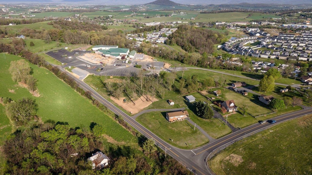 211 PEAR ST, HARRISONBURG, Virginia 22801, 3 Bedrooms Bedrooms, ,1 BathroomBathrooms,Residential,211 PEAR ST,675919 MLS # 675919