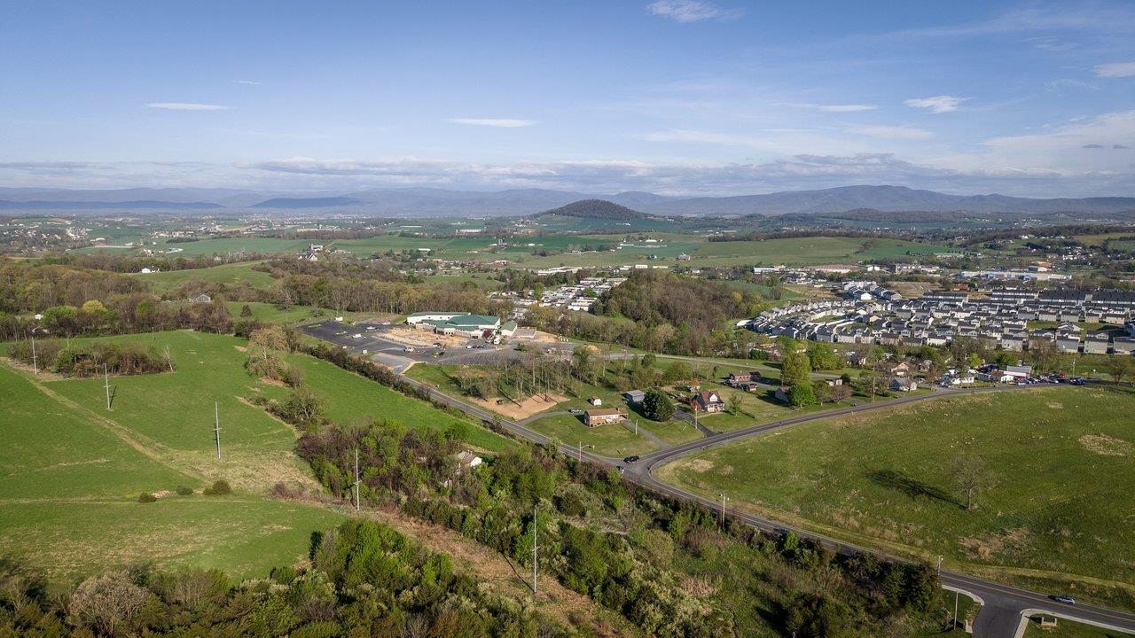 211 PEAR ST, HARRISONBURG, Virginia 22801, 3 Bedrooms Bedrooms, ,1 BathroomBathrooms,Residential,211 PEAR ST,675919 MLS # 675919