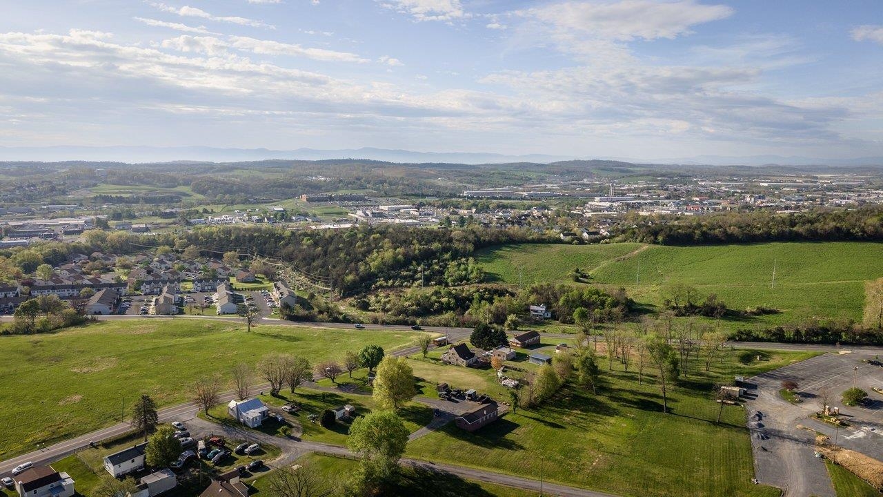 211 PEAR ST, HARRISONBURG, Virginia 22801, 3 Bedrooms Bedrooms, ,1 BathroomBathrooms,Residential,211 PEAR ST,675919 MLS # 675919