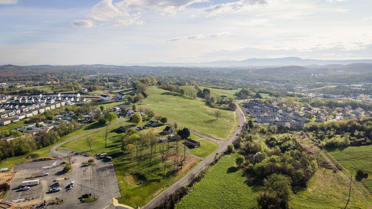 211 PEAR ST, HARRISONBURG, Virginia 22801, 3 Bedrooms Bedrooms, ,1 BathroomBathrooms,Residential,211 PEAR ST,675919 MLS # 675919