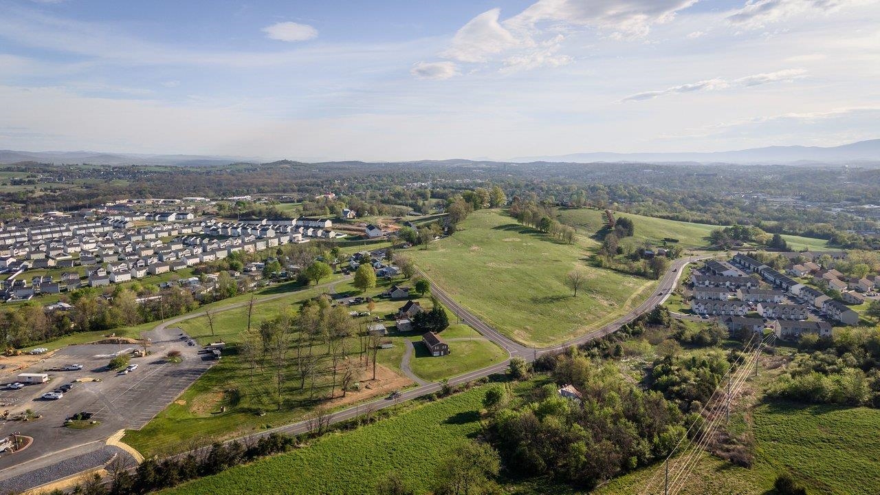 211 PEAR ST, HARRISONBURG, Virginia 22801, 3 Bedrooms Bedrooms, ,1 BathroomBathrooms,Residential,211 PEAR ST,675919 MLS # 675919