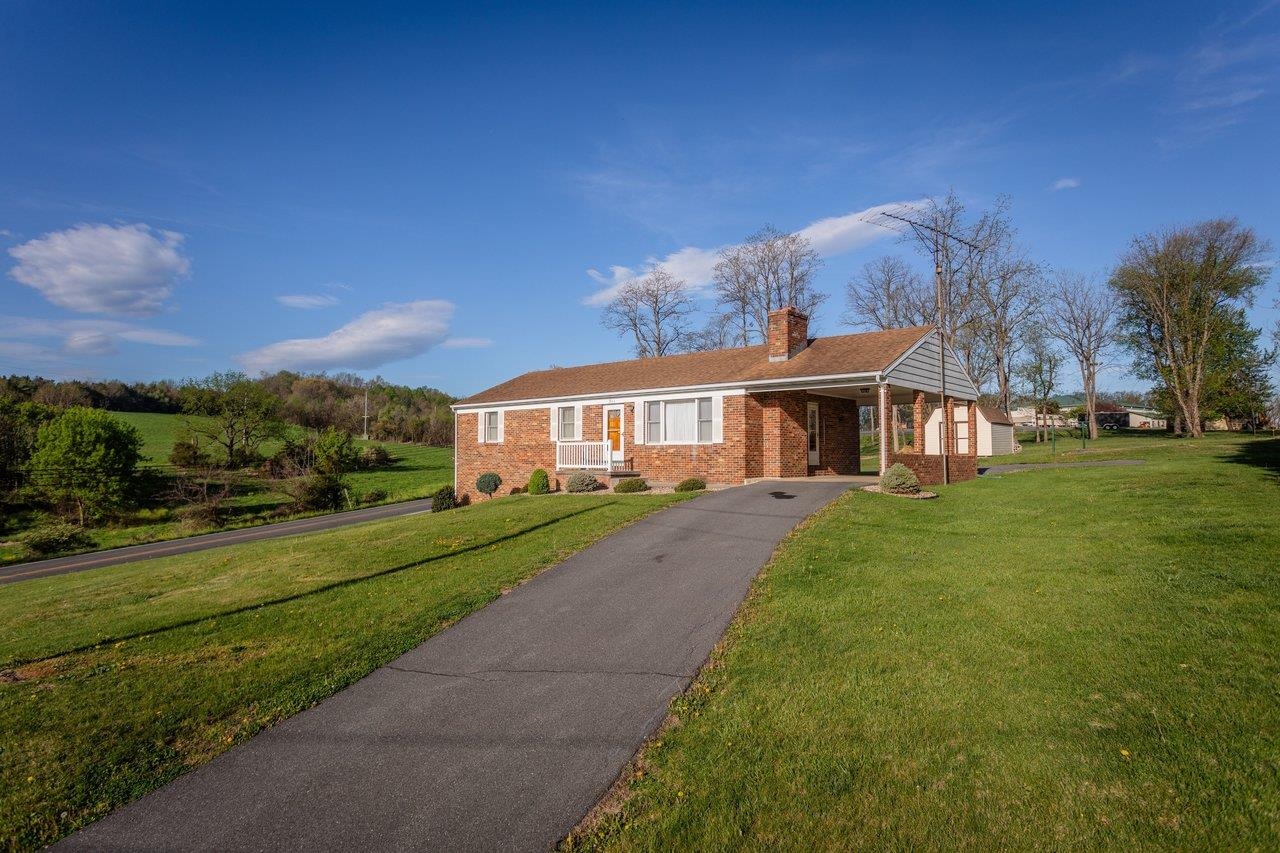 211 PEAR ST, HARRISONBURG, Virginia 22801, 3 Bedrooms Bedrooms, ,1 BathroomBathrooms,Residential,211 PEAR ST,675919 MLS # 675919