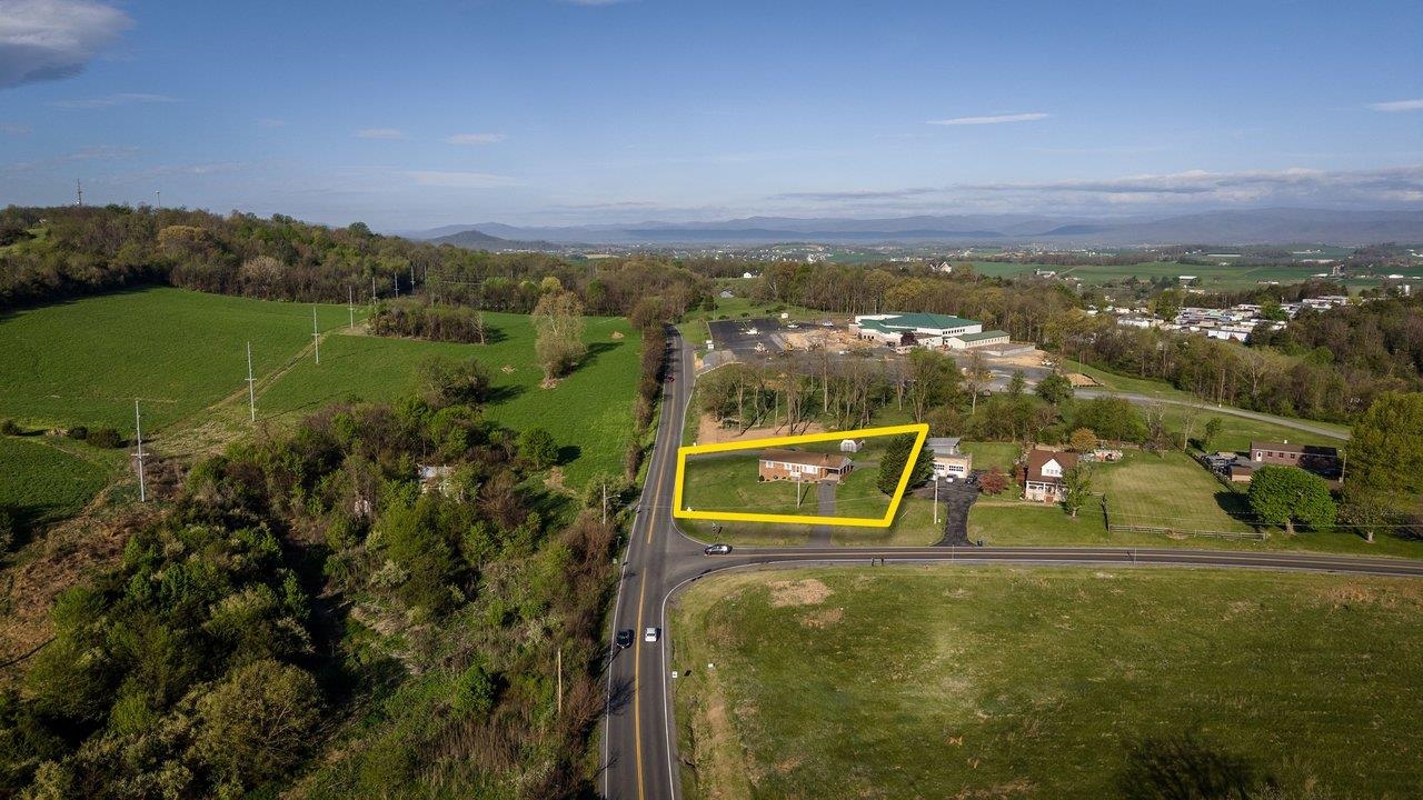 211 PEAR ST, HARRISONBURG, Virginia 22801, 3 Bedrooms Bedrooms, ,1 BathroomBathrooms,Residential,211 PEAR ST,675919 MLS # 675919