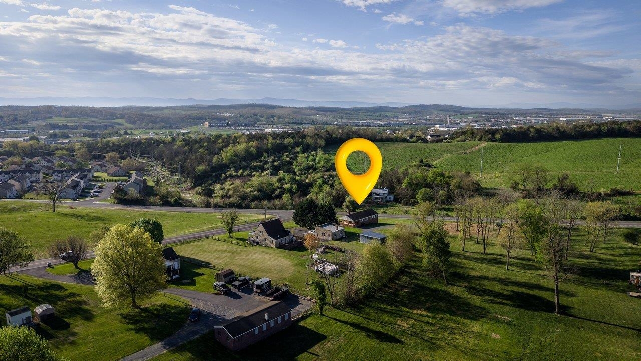 211 PEAR ST, HARRISONBURG, Virginia 22801, 3 Bedrooms Bedrooms, ,1 BathroomBathrooms,Residential,211 PEAR ST,675919 MLS # 675919