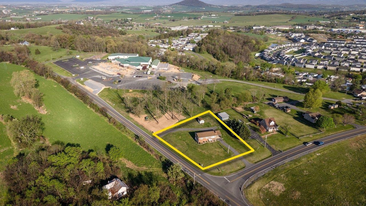 211 PEAR ST, HARRISONBURG, Virginia 22801, 3 Bedrooms Bedrooms, ,1 BathroomBathrooms,Residential,211 PEAR ST,675919 MLS # 675919