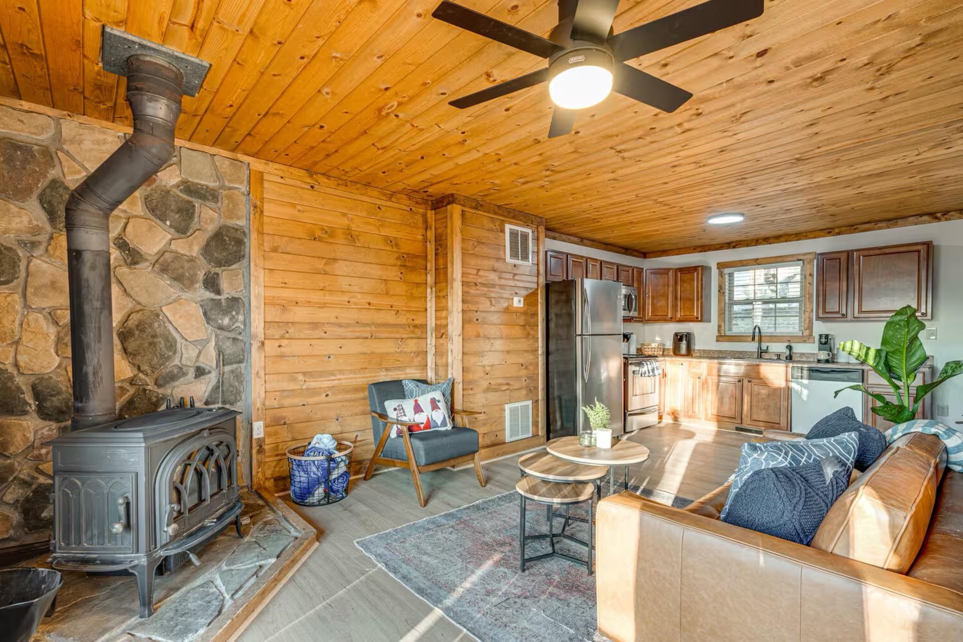 137 PARK VIEW DR, SHENANDOAH, Virginia 22849, 2 Bedrooms Bedrooms, ,1 BathroomBathrooms,Residential,River&rsquo;s Cabin with Hot Tub, Firepit and Fun ,137 PARK VIEW DR,675921 MLS # 675921