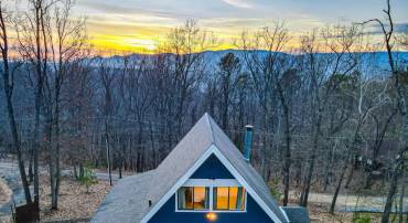 137 PARK VIEW DR, SHENANDOAH, Virginia 22849, 2 Bedrooms Bedrooms, ,1 BathroomBathrooms,Residential,River&rsquo;s Cabin with Hot Tub, Firepit and Fun ,137 PARK VIEW DR,675921 MLS # 675921