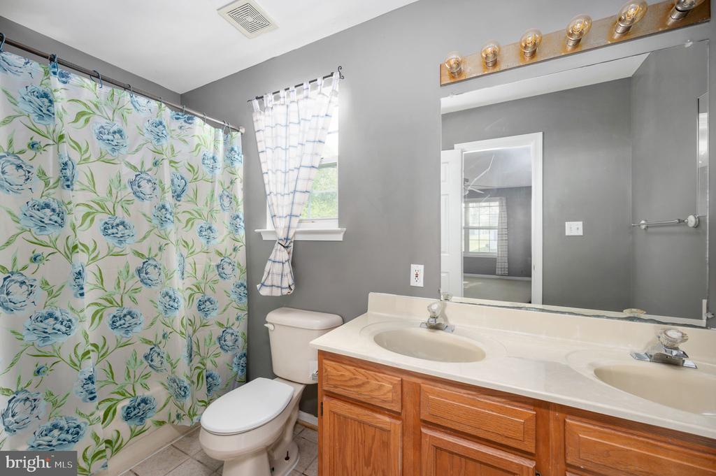 7504 LAURA LN, FREDERICKSBURG, Virginia 22407, 3 Bedrooms Bedrooms, ,3 BathroomsBathrooms,Residential,7504 LAURA LN,VASP2039678 MLS # VASP2039678