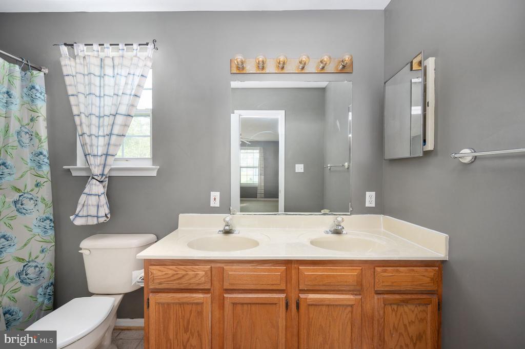 7504 LAURA LN, FREDERICKSBURG, Virginia 22407, 3 Bedrooms Bedrooms, ,3 BathroomsBathrooms,Residential,7504 LAURA LN,VASP2039678 MLS # VASP2039678