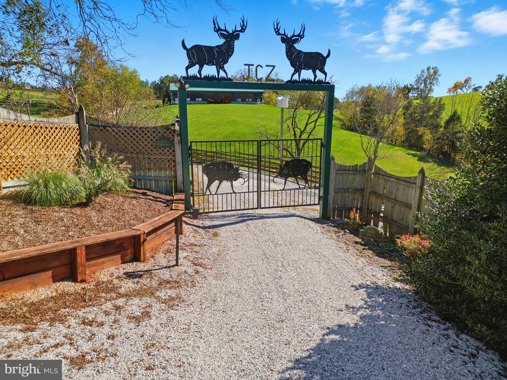 240 STONELEIGH RD, PALMYRA, Virginia 22963, 7 Bedrooms Bedrooms, ,5 BathroomsBathrooms,Residential,240 STONELEIGH RD,VAFN2000664 MLS # VAFN2000664