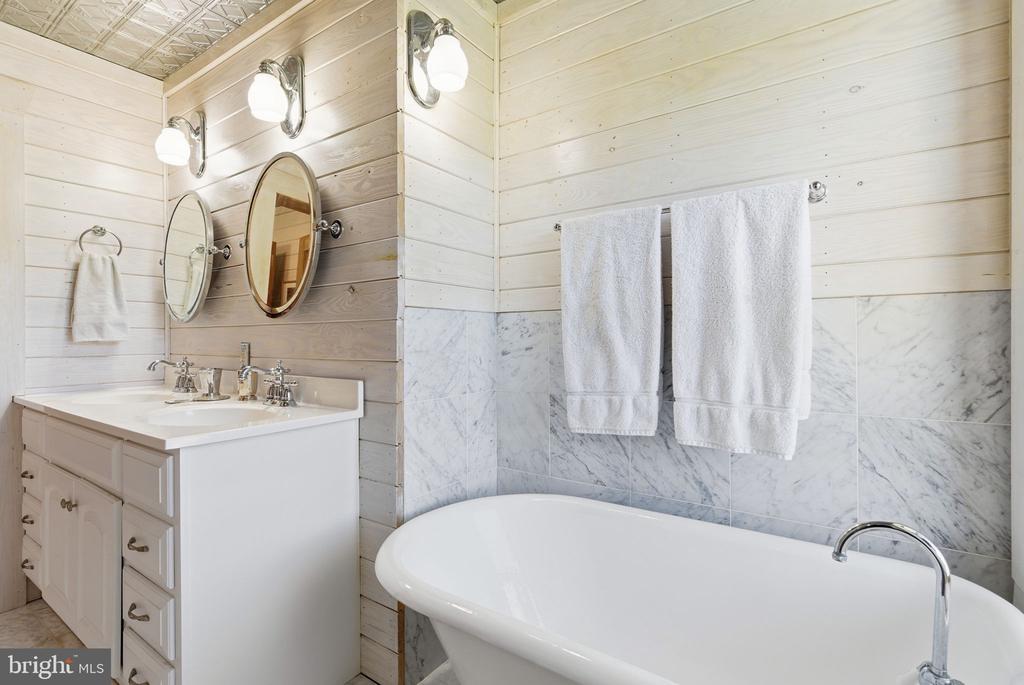 240 STONELEIGH RD, PALMYRA, Virginia 22963, 7 Bedrooms Bedrooms, ,5 BathroomsBathrooms,Residential,240 STONELEIGH RD,VAFN2000664 MLS # VAFN2000664