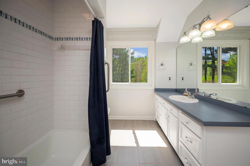 3195 FIERY RUN RD, LINDEN, Virginia, 5 Bedrooms Bedrooms, ,3 BathroomsBathrooms,Residential,3195 FIERY RUN RD,VAFQ2021536 MLS # VAFQ2021536