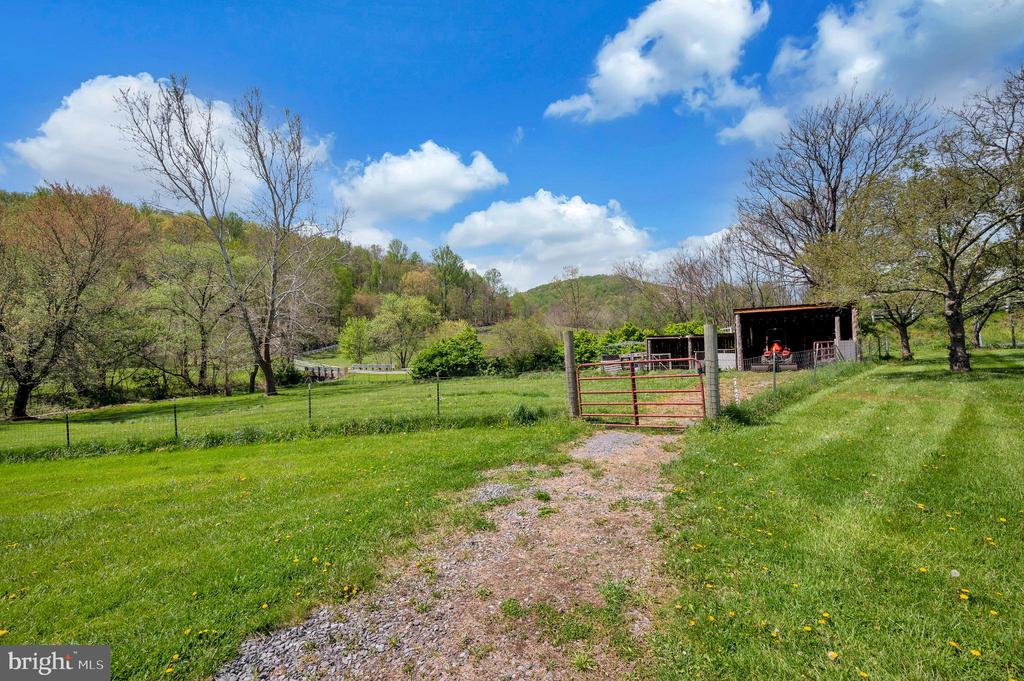 3195 FIERY RUN RD, LINDEN, Virginia, 5 Bedrooms Bedrooms, ,3 BathroomsBathrooms,Residential,3195 FIERY RUN RD,VAFQ2021536 MLS # VAFQ2021536