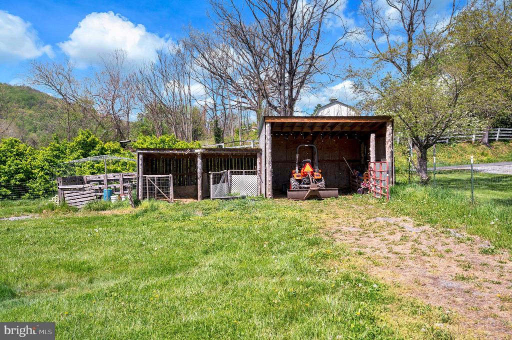 3195 FIERY RUN RD, LINDEN, Virginia, 5 Bedrooms Bedrooms, ,3 BathroomsBathrooms,Residential,3195 FIERY RUN RD,VAFQ2021536 MLS # VAFQ2021536