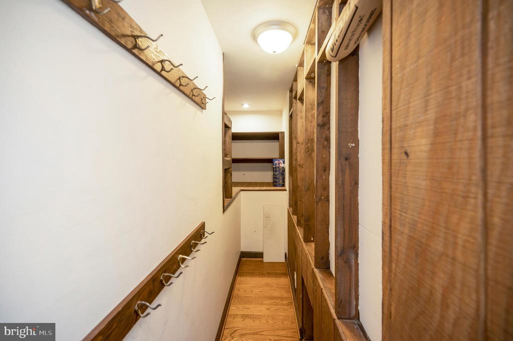 3195 FIERY RUN RD, LINDEN, Virginia, 5 Bedrooms Bedrooms, ,3 BathroomsBathrooms,Residential,3195 FIERY RUN RD,VAFQ2021536 MLS # VAFQ2021536