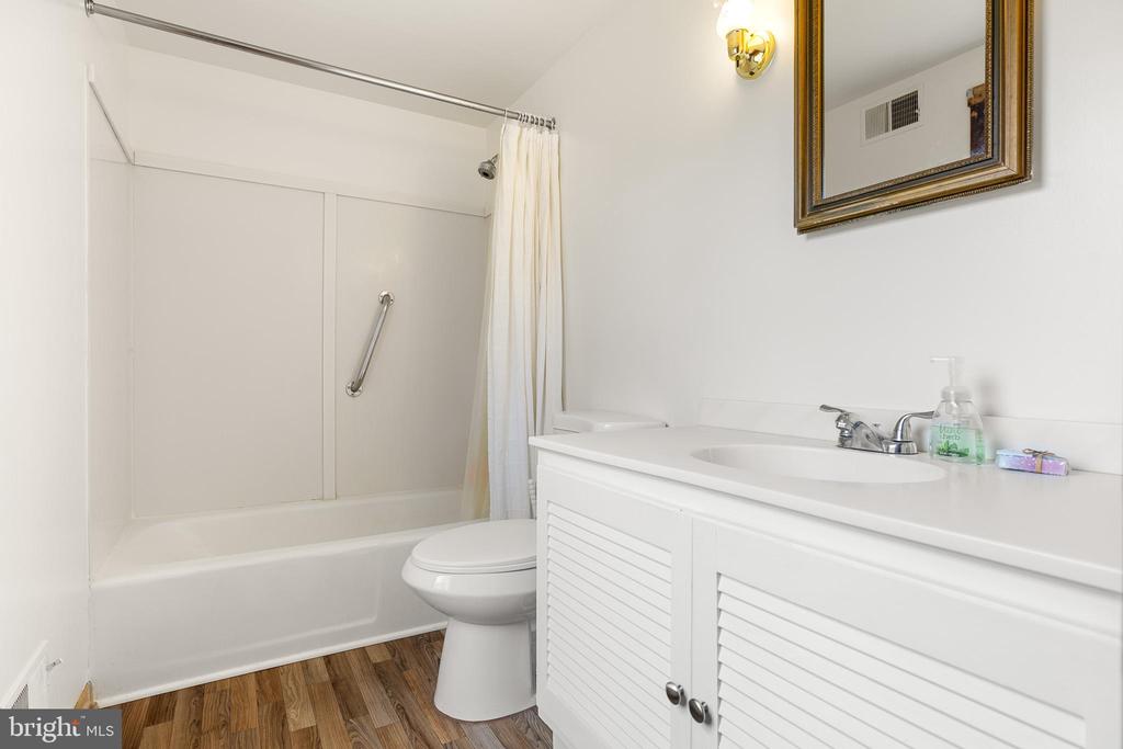 8358 BOTHA RD, WARRENTON, Virginia 20186, 3 Bedrooms Bedrooms, ,1 BathroomBathrooms,Residential,8358 BOTHA RD,VAFQ2021532 MLS # VAFQ2021532