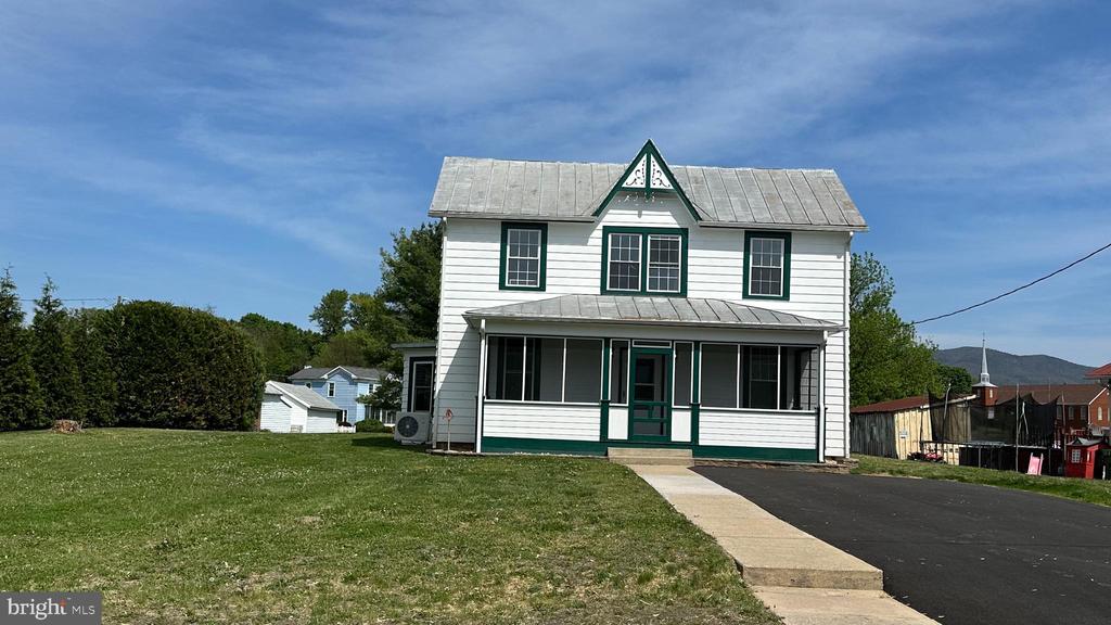 206 2ND ST, SHENANDOAH, Virginia 22849, 3 Bedrooms Bedrooms, ,2 BathroomsBathrooms,Residential,206 2ND ST,VAPA2006306 MLS # VAPA2006306