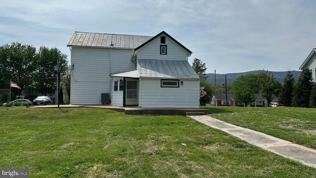 206 2ND ST, SHENANDOAH, Virginia 22849, 3 Bedrooms Bedrooms, ,2 BathroomsBathrooms,Residential,206 2ND ST,VAPA2006306 MLS # VAPA2006306