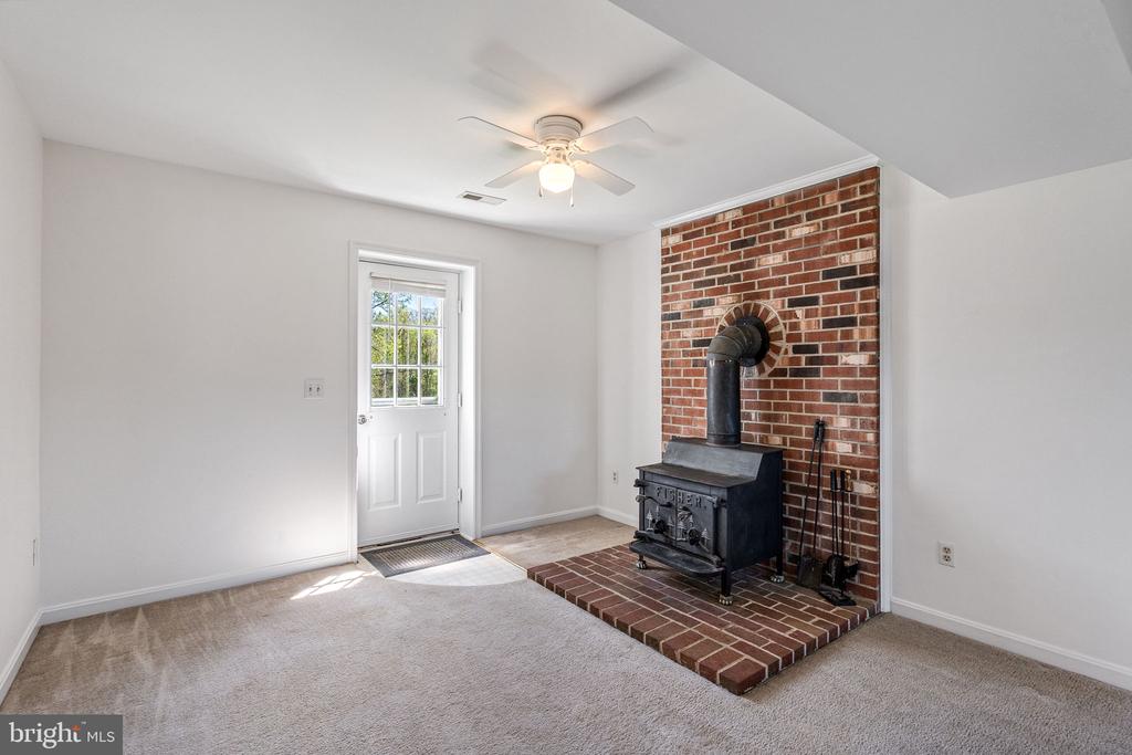 6421 HALEYS MILL RD, SPOTSYLVANIA, Virginia 22551, 3 Bedrooms Bedrooms, ,2 BathroomsBathrooms,Residential,6421 HALEYS MILL RD,VASP2040796 MLS # VASP2040796